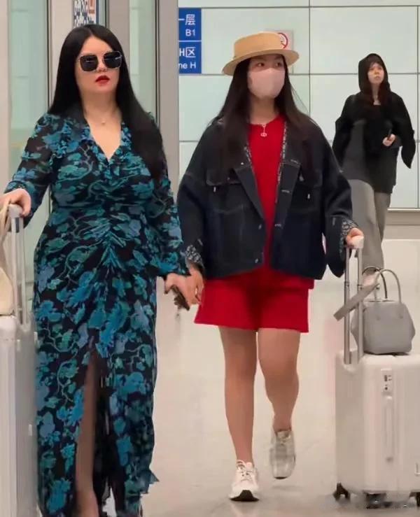 49岁李湘生图曝光,体重200斤却拥有90斤脸庞,胖而不腻依然迷人