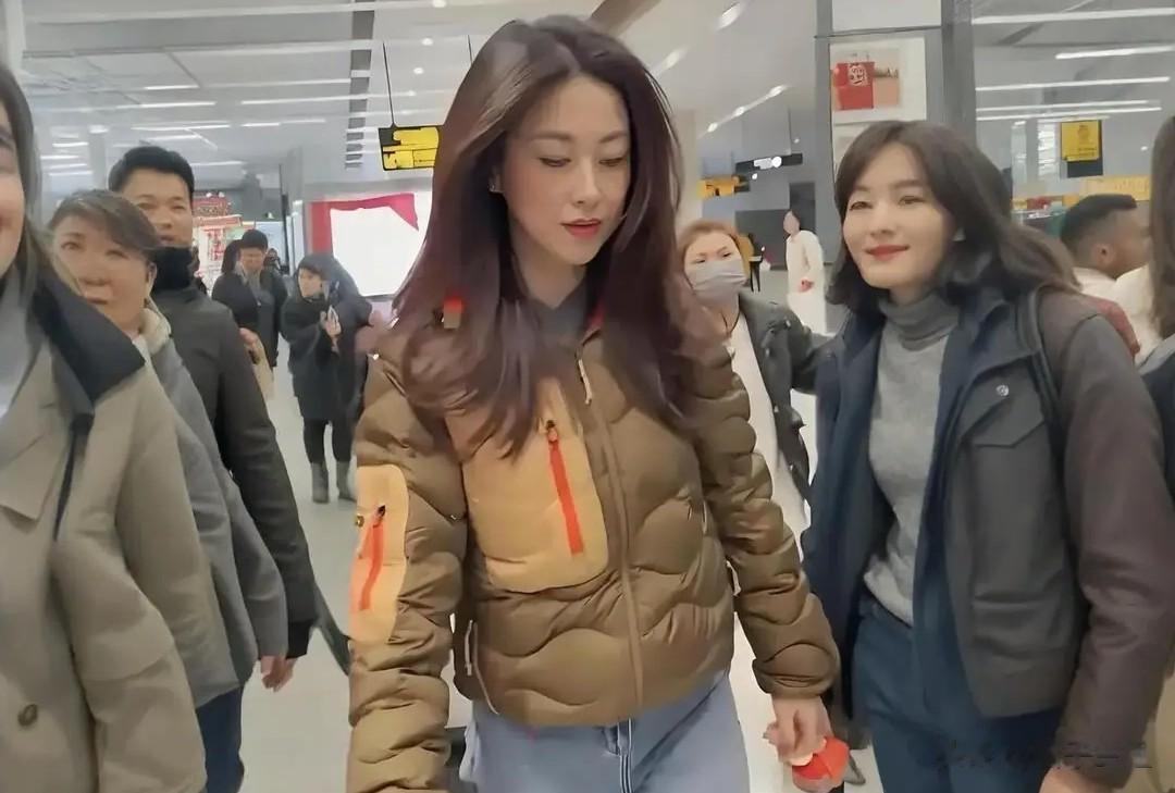 朱珠一件羽绒服爆了,普通人穿不一定那么好看差的不是钱而是气质