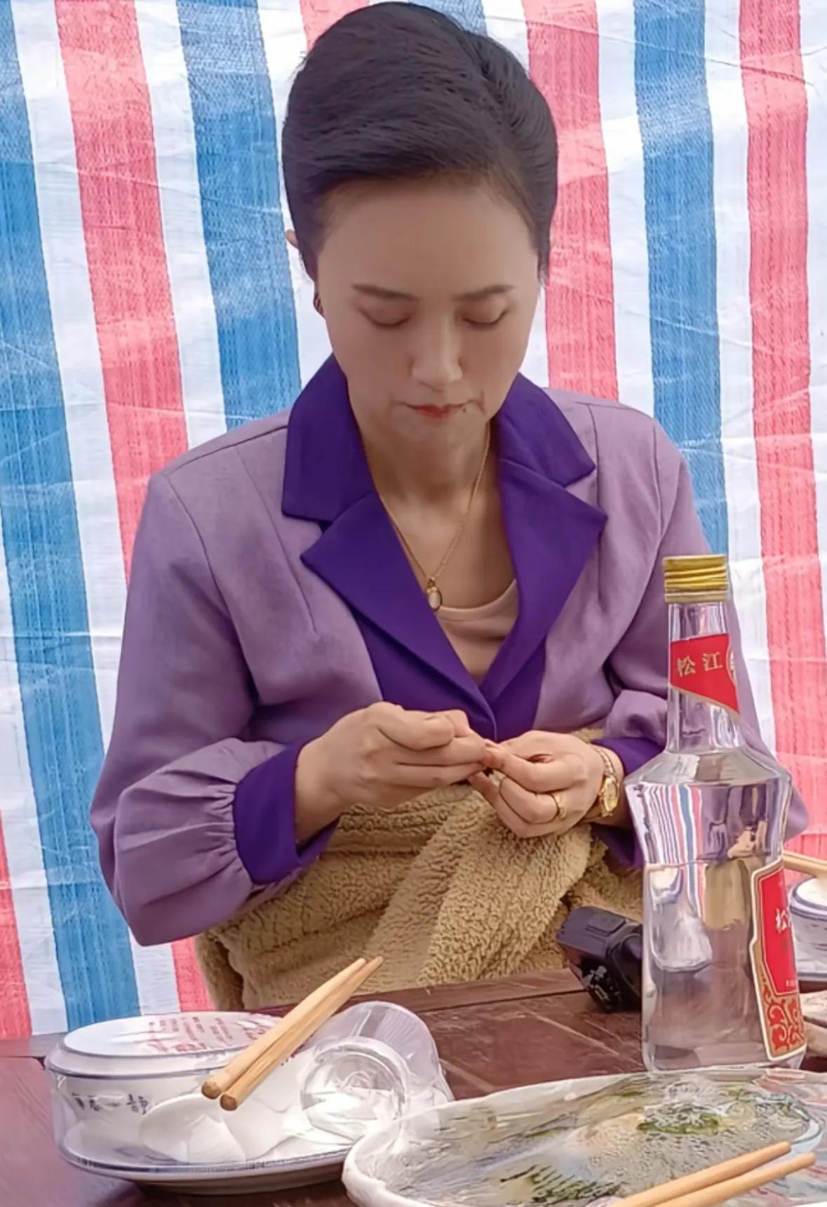 【独家追踪】朱媛媛生命最后72小时：咳血拍完雨中戏，遗物里藏着未寄出的信