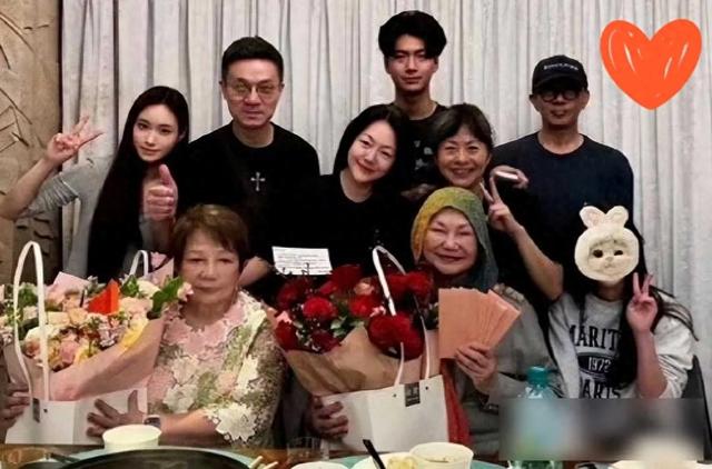 小S晒母亲节全家福，大姐徐熙娴、具俊晔，还有汪希玥,缺了大S