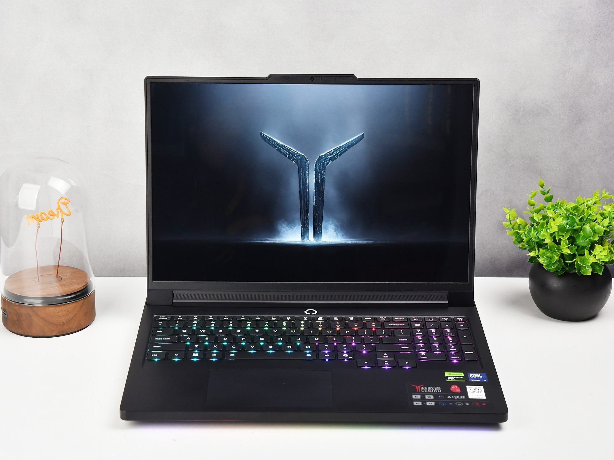 聯想拯救者Y9000P至尊版 AI元啟榮獲2025年第十屆ChinaJoy黑金獎