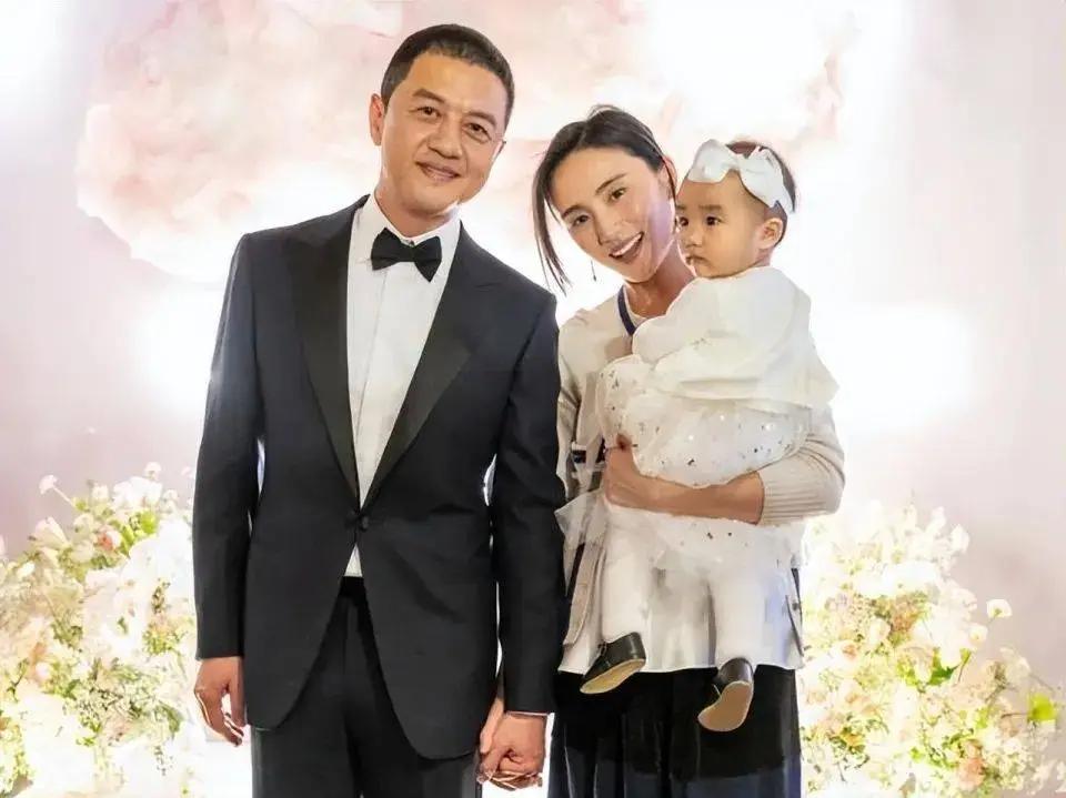 王菲捐款3000万给医院！海哈被全网催复婚，六前任都没骂过李亚鹏