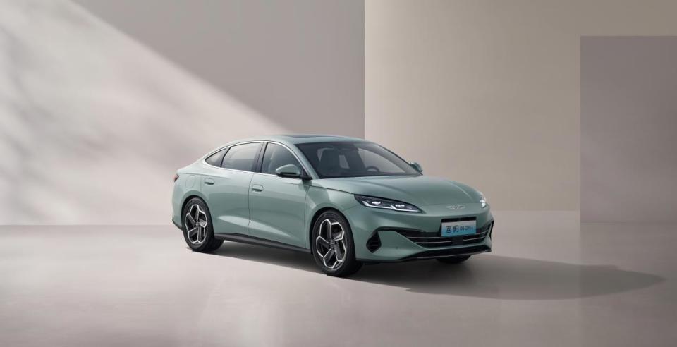 比亚迪“超混新标杆”!续航超过2000公里,限时一口价仅售8.98万元