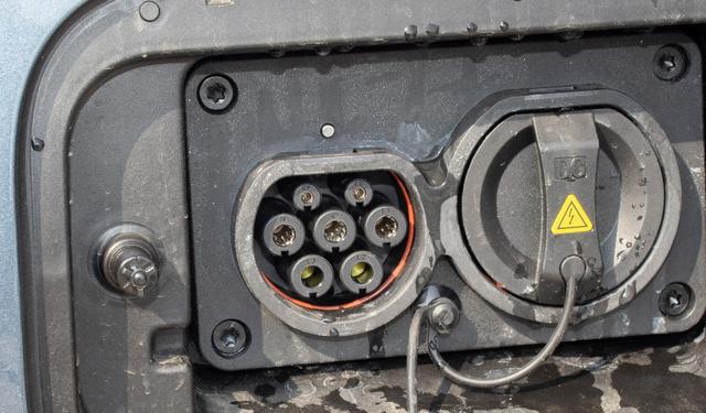 长安UNI-Z PHEV：12万级插混SUV家用优选，价格配置双管齐下