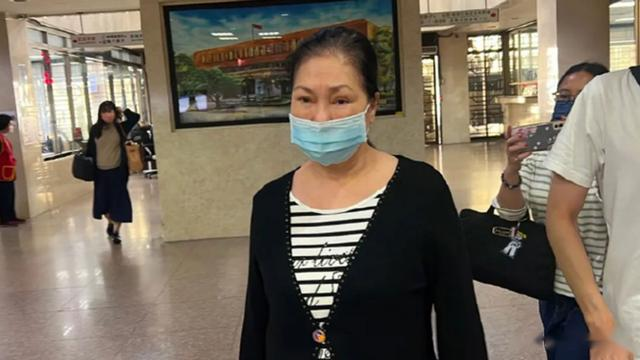 虽然S家饱受争议,但是大S下葬现场有一幕还是让不少人感同身受