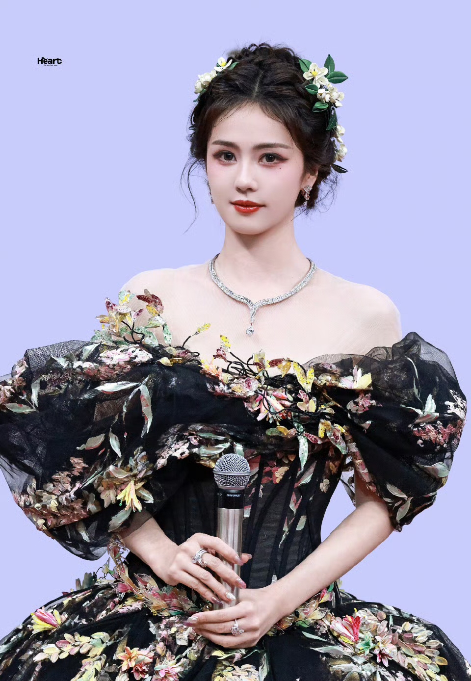 白鹿出席星光大赏活动，一晚上三套造型，都好美呀星光闪闪！