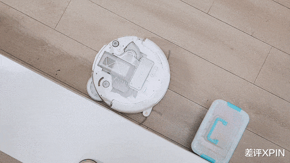 把无人机卖到全世界的大疆，出了款会扫地的“数码产品”