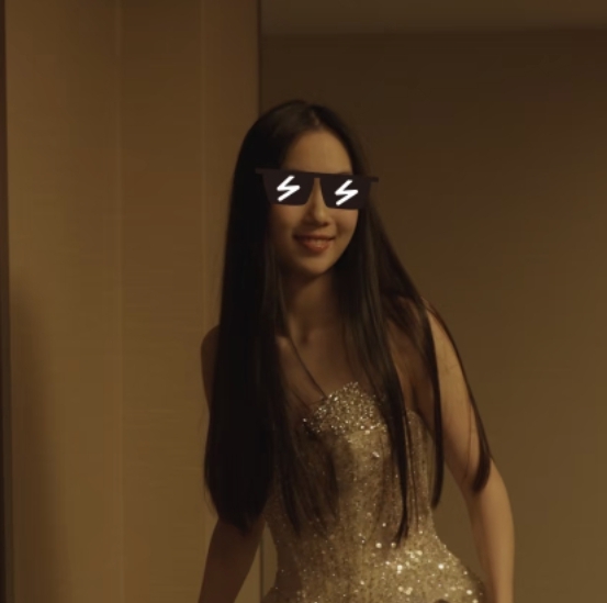 高晓松前妻晒女儿18岁生日照，Zoe穿公主裙又高又瘦，笑起来像爸