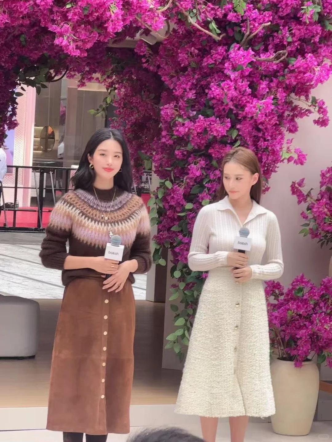 32岁杨采钰与34岁何超莲同框，一个惊艳一个秃头，没对比就没伤害