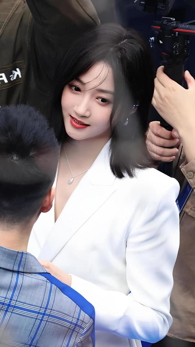 关晓彤，你不知道她有多么美