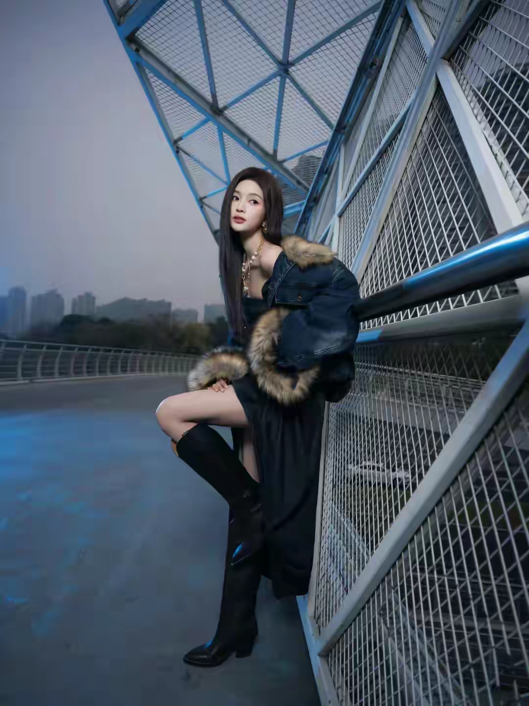 吴宣仪黑裙美腿造型,御姐气场全开,这大长腿谁看不迷糊?