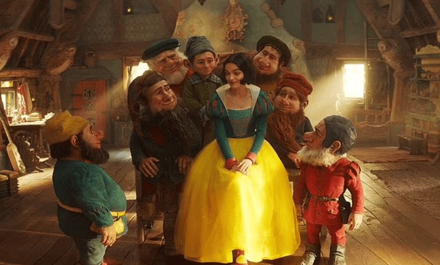 《白雪公主》亏损超14.5亿, 演员曾因歧视亚裔遭围攻, 狂删中文评论