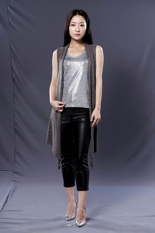 白冰古早生图,脸有点大,笑起来很甜美