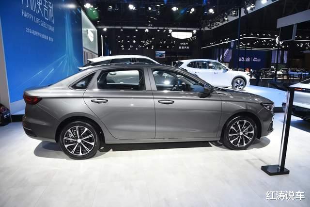 全新吉利帝豪实车首次曝光，外观漂亮，内饰上档次，尺寸提升明显