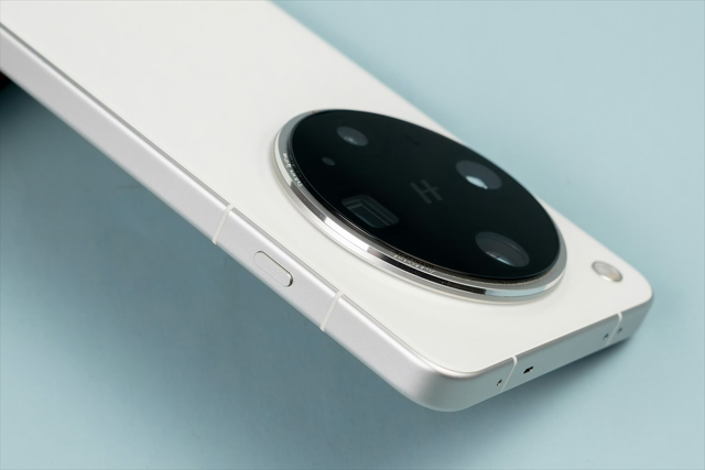 512GB售价6999元,极窄直屏+哈苏影像+6100mAh,值得入手吗?