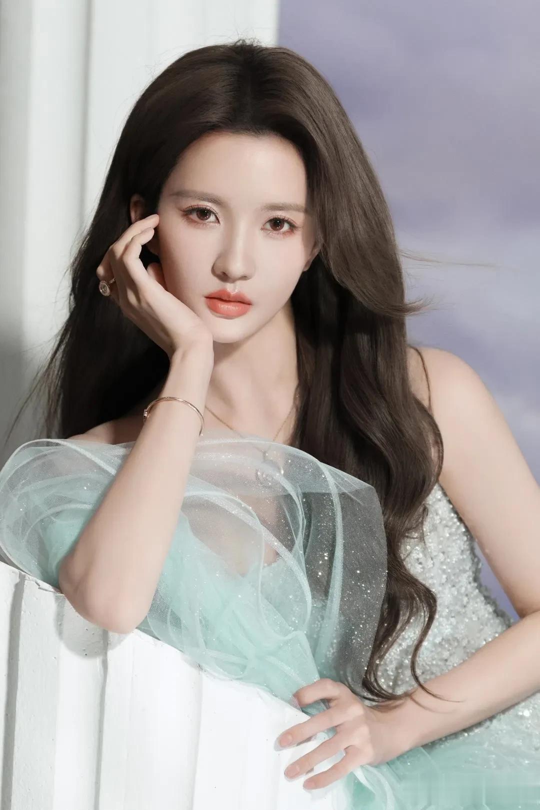 明星高清大片｜刘些宁，蓝纱漫卷，绝色倾城！