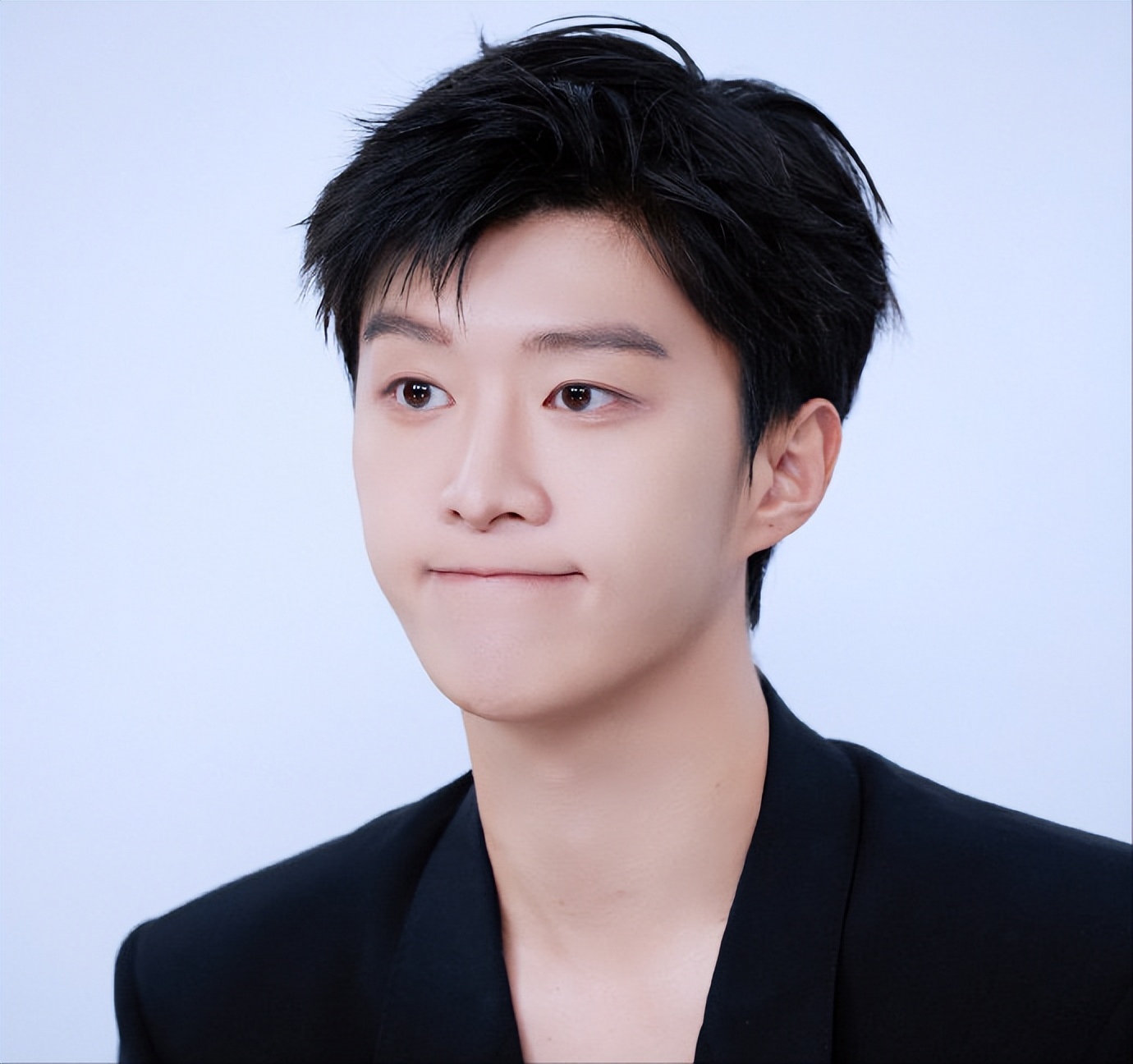 和贾玲生子传闻真相大白2年，25岁范丞丞突传喜讯，终于等到这天