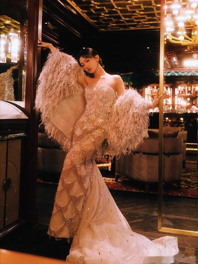 于正爆料吴谨言被换角：半年苦熬只拿5000块，背后女星是谁？