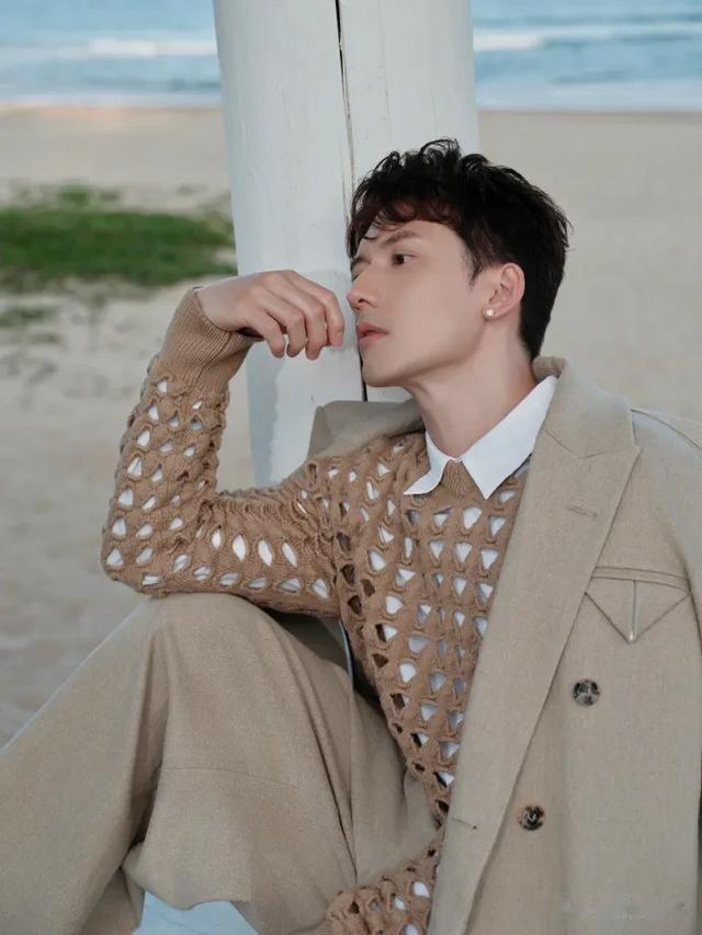 阿娇关智斌海边大片，阿娇瘦身成功颜值回春，两人在一起好养眼！