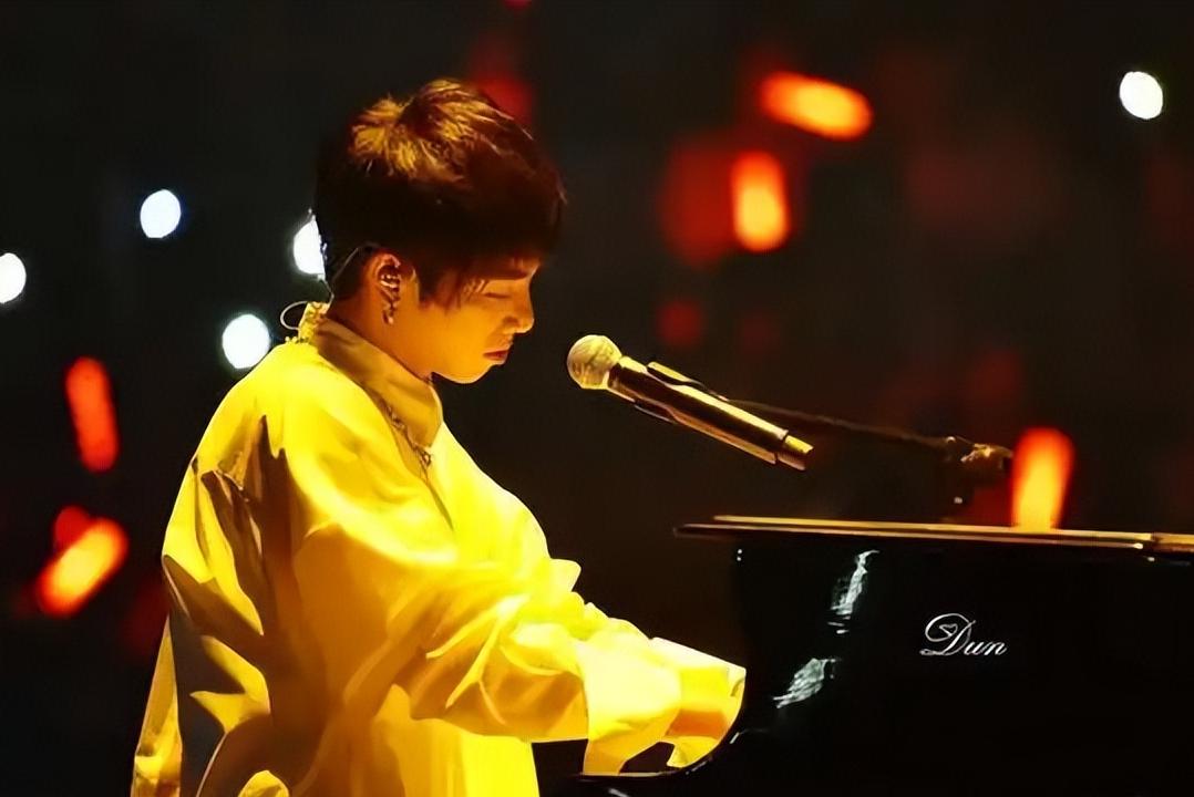 媲美周杰伦！却因一个孩子被骂4年，如今凭一个举动实现口碑逆转