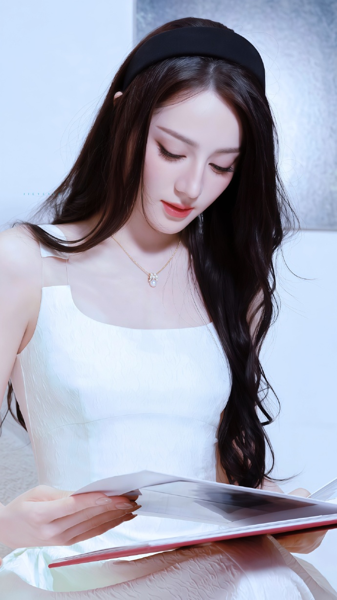 迪丽热巴甜美写真来袭