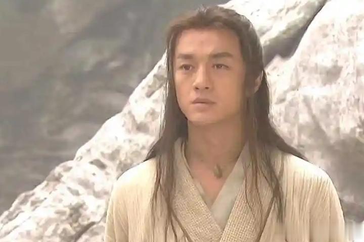 王菲担心的事还是发生了,李亚鹏再曝丑闻,难怪频频向李嫣献殷勤