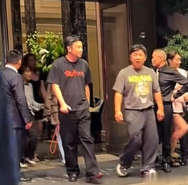 黄渤深夜聚餐，和雷佳音倪妮喝到凌晨1点，倪妮素颜送别真性情！