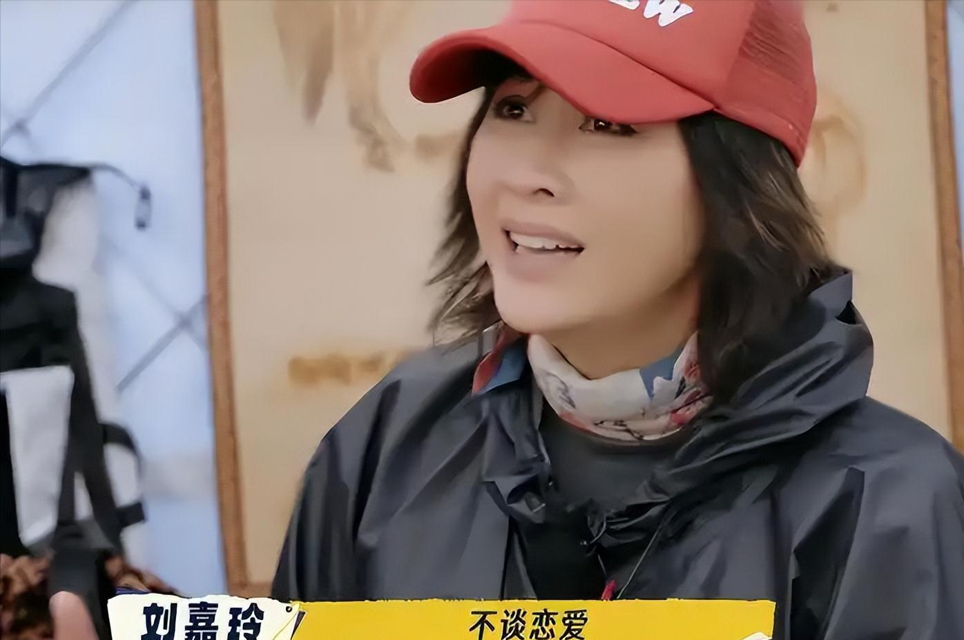 顶流隐婚生子风波仅2天，王一博自曝婚姻观，给年轻男星提了个醒