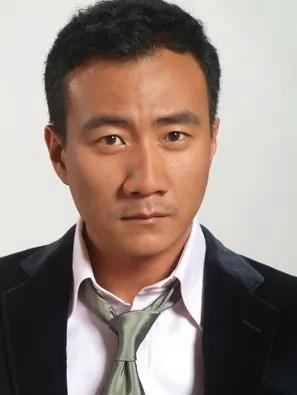 回顾胡军，喝酒喝不过就娶了人家，打不过就加入，结婚至今零绯闻