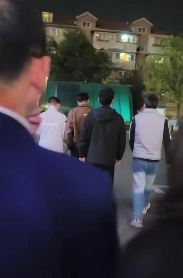 谢浩男宿舍曝光,谢爸大赞干净,好友透露:谢浩男曾因没钱退学