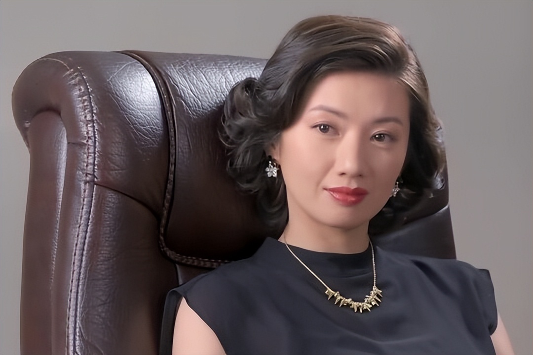 前央视主持苑冉：16岁出道，却靠演“后妈”出圈，今43岁婚姻成谜