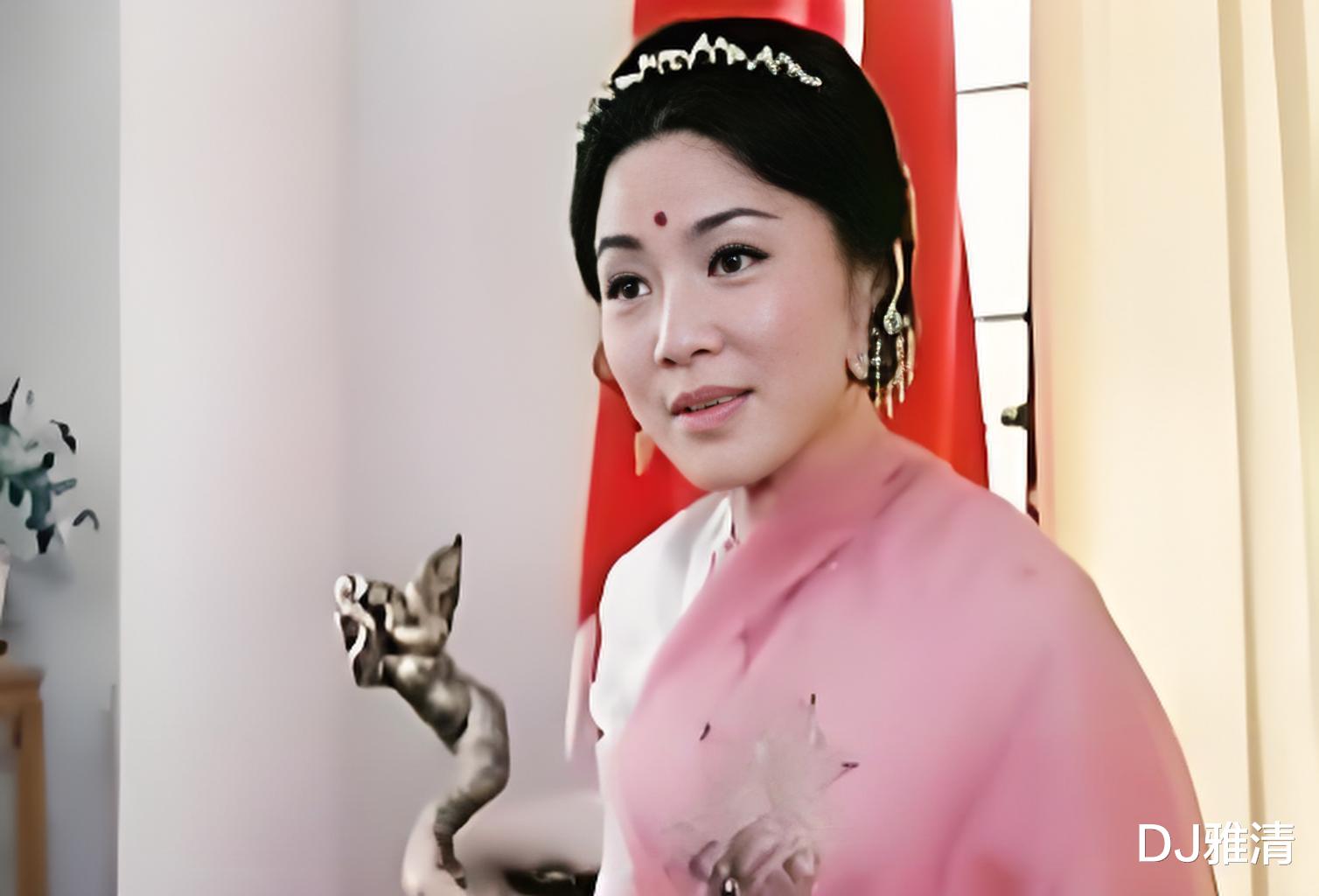 美丽的钢铁厂女工，成为电影演员后，专演坏女人，却戏好人不红，如今82岁