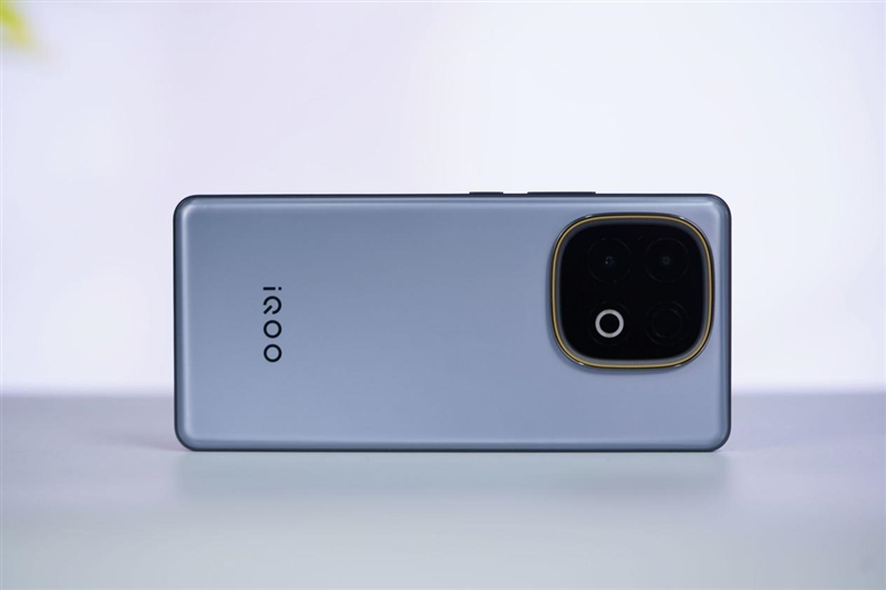 iQOO Z10 Turbo+评测:实现全天游戏自由的电竞新卷王