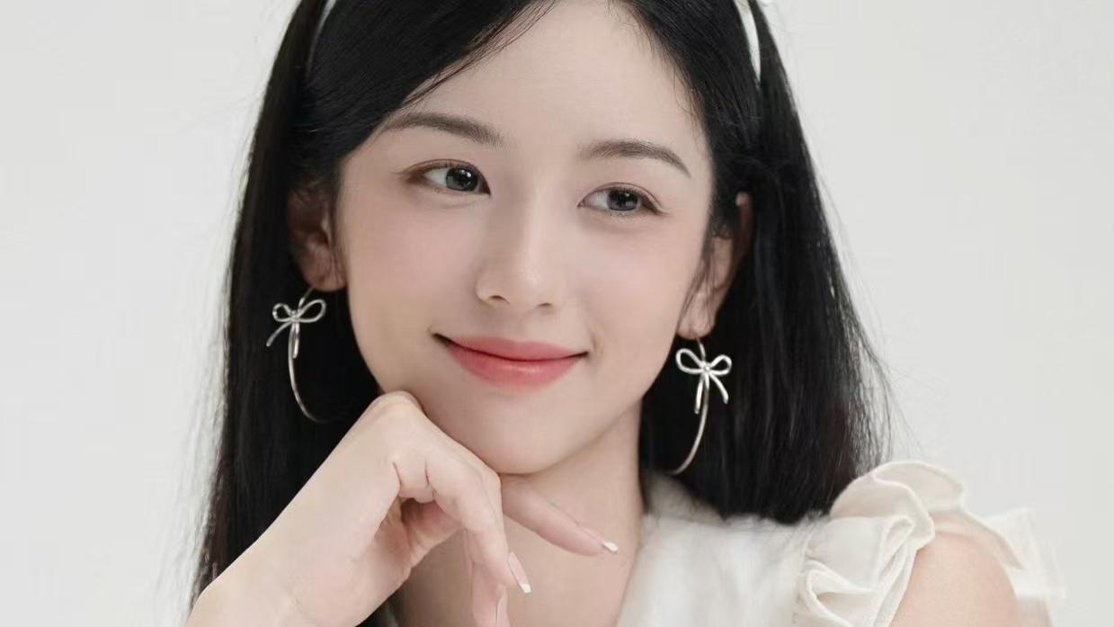 周也不愧是95花颜霸 这颜值没得说