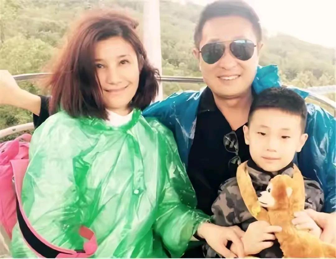 她不顾反对嫁给林永健,失去三孩子,如今40岁当上妈妈非常幸福