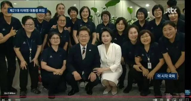 李在明获胜后！他的夫人金惠景火了，35岁女助手安贵玲也一炮而红