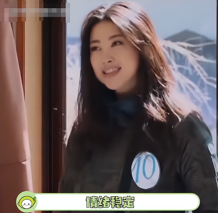 朱珠没想到,11月才过2天,自己因一场翻车采访出圈,回应显情商