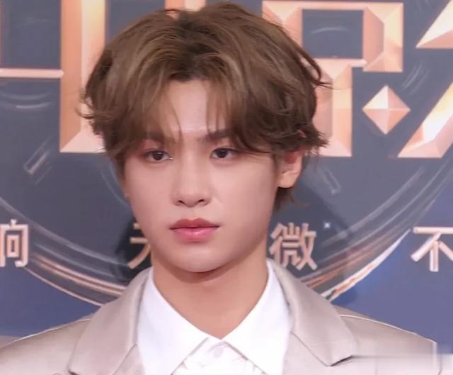 电影之夜男明星集体翻车，松垮、疲惫、黑眼圈、尽显真实状态