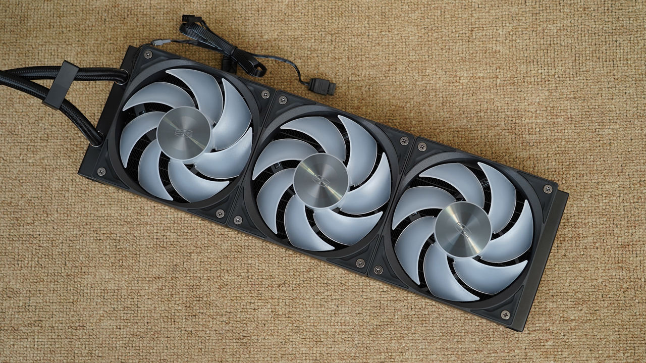 更适合游戏玩家的甜点显卡，AMD RX 9060 XT首发评测&装机分享