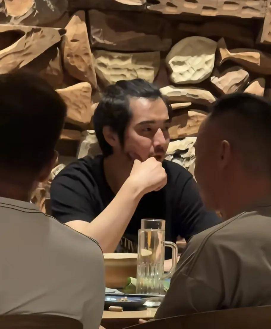 金世佳打球被偶遇，身材发福变样引网友热议