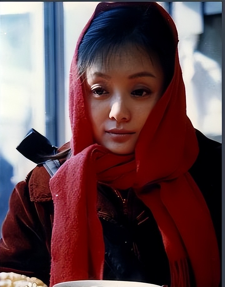 59岁于慧近况：和老公定居上海，住别墅开跑车，24岁美籍女儿回国