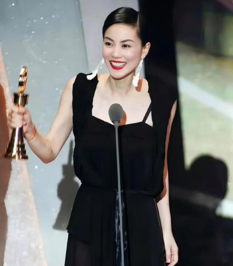 谢霆锋再传喜讯，王菲没想到复合后，会成前夫“望尘莫及”的存在