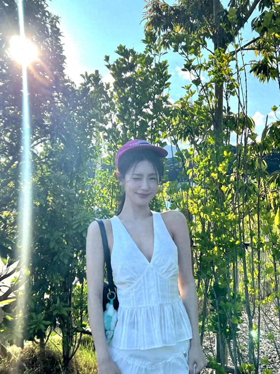 赵美延 白色套装好看