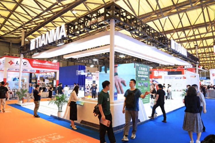 黑科技產品層出不窮！天馬在DIC 2025亮出超多創新顯示成果