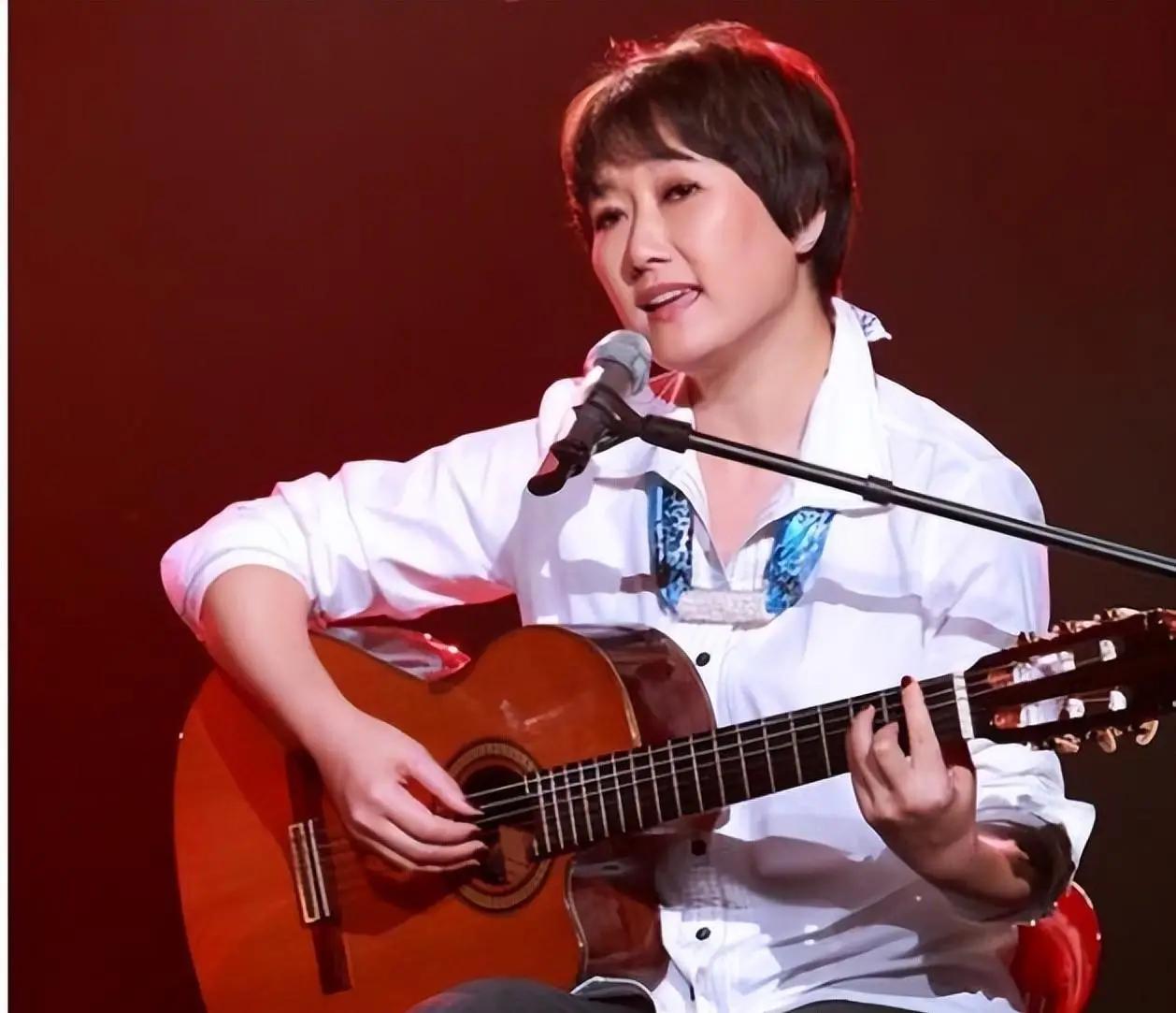 万万没想到,和王刚离婚24年的成方圆,已经成了他高攀不起的样子