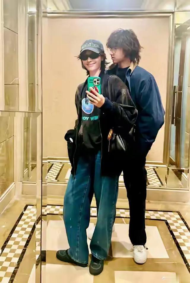 白百何41岁生日，大儿子元宝帅气献唱，长相歌喉皆随爸爸