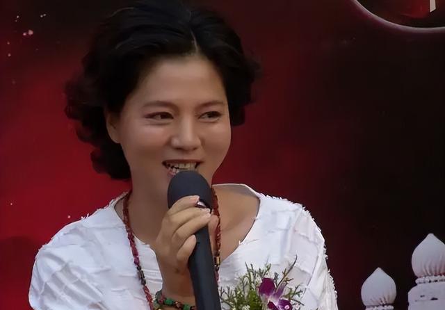 难怪王扶林导演非要把她化丑,当年的她漂亮到欧阳奋强不敢看