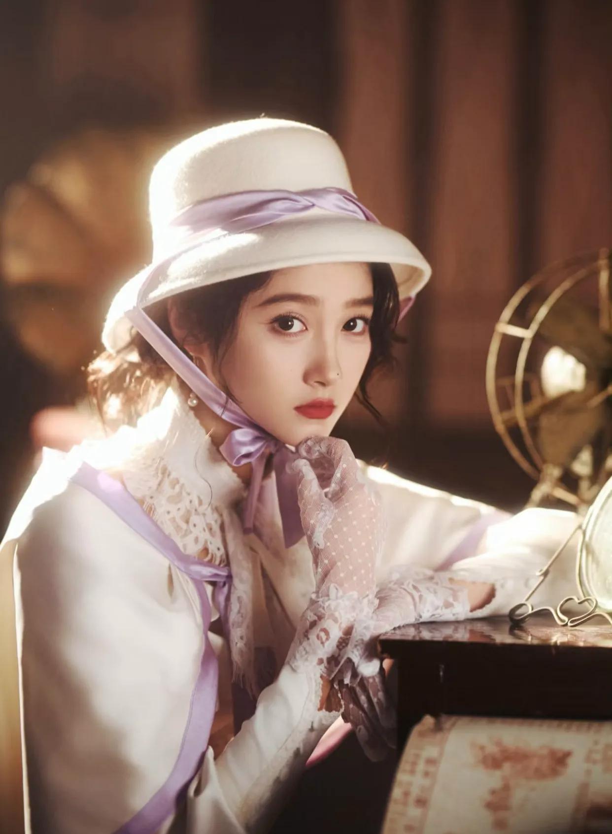 关晓彤cos的“十三姨”不比关之琳差，好美，像从漫画中走出来的