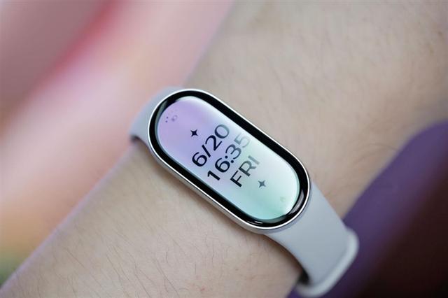 1.72英寸屏+30天續航+生態中樞！小米手環10評測