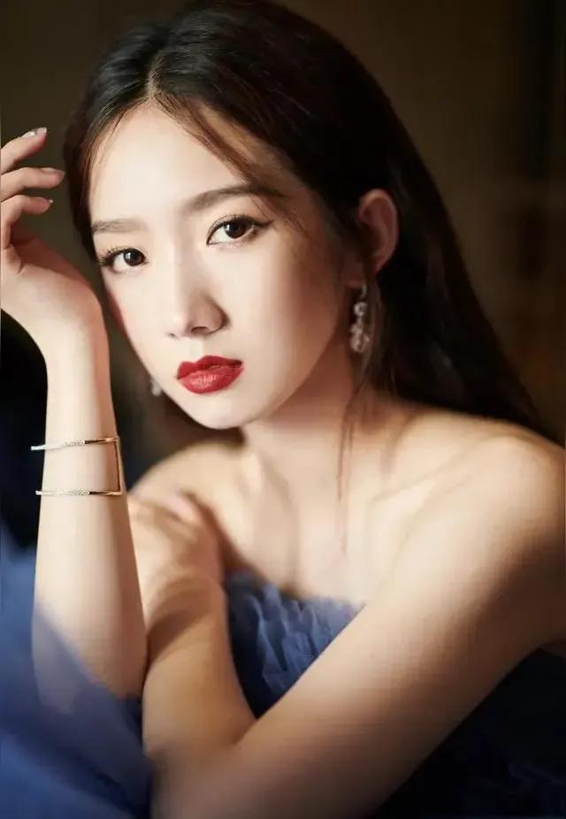 美图欣赏:孟美岐